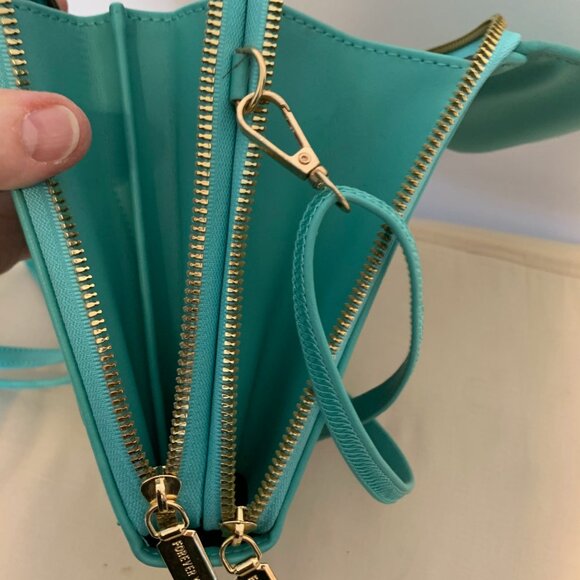 🐱 5 for $10.  Roulens Turquoise Shoulder Bag - Picture 8 of 9
